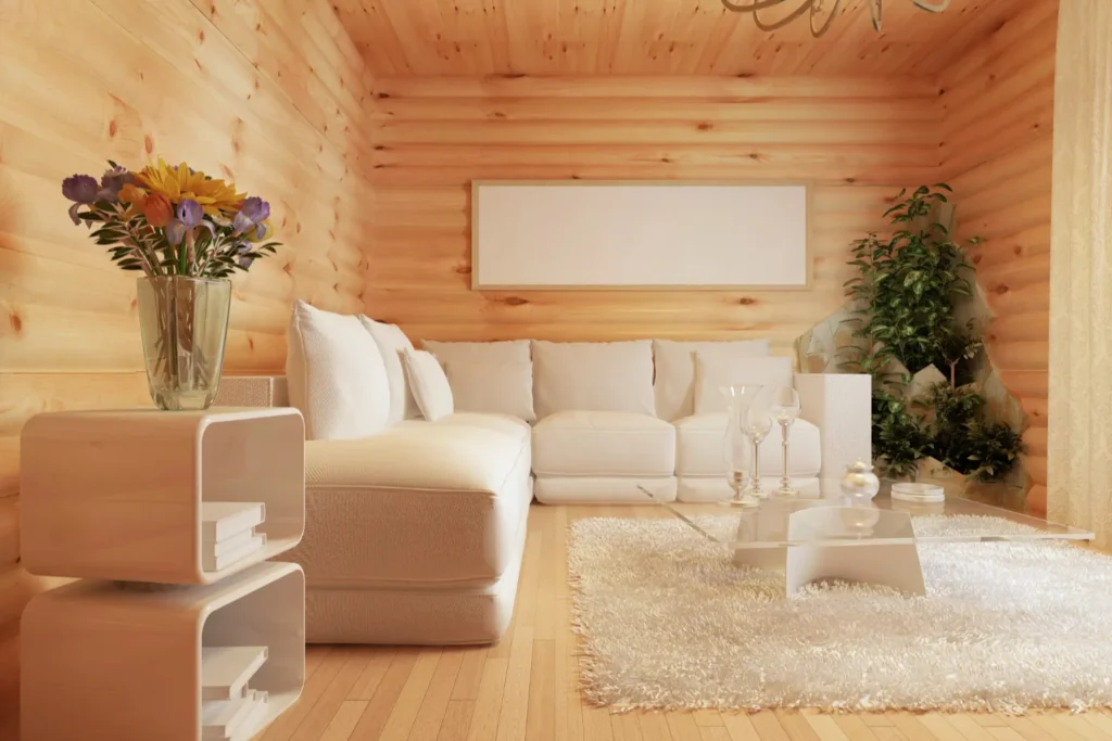 Sala de estar moderna em casa de madeira, com sofá branco e mesinha de centro de vidro